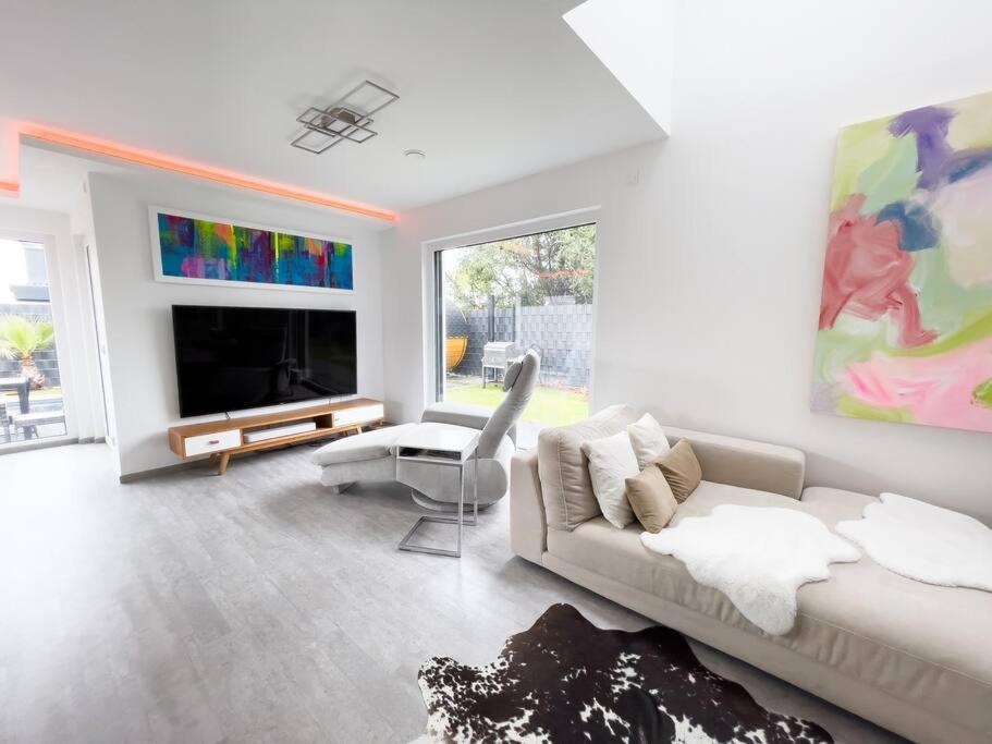 Villa Dreamy Vibes Mit Privatem Pool & Rheinblick Niederkassel Ngoại thất bức ảnh