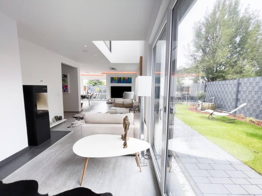 Villa Dreamy Vibes Mit Privatem Pool & Rheinblick Niederkassel Ngoại thất bức ảnh